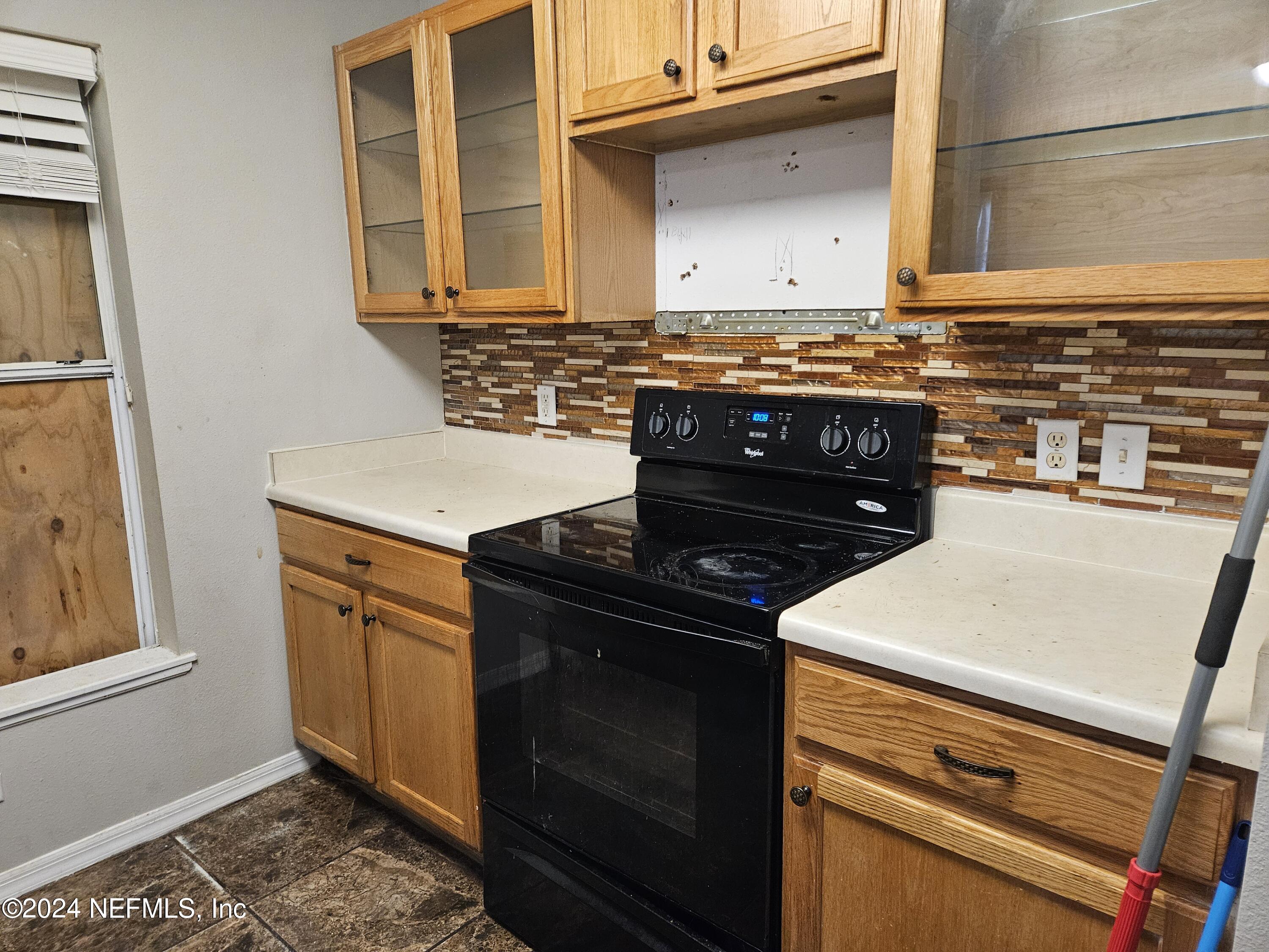 711 Talking Tree Drive Jacksonville, FL 32205 - Photo 18 of 61 a kitchen with a stove and a microwave