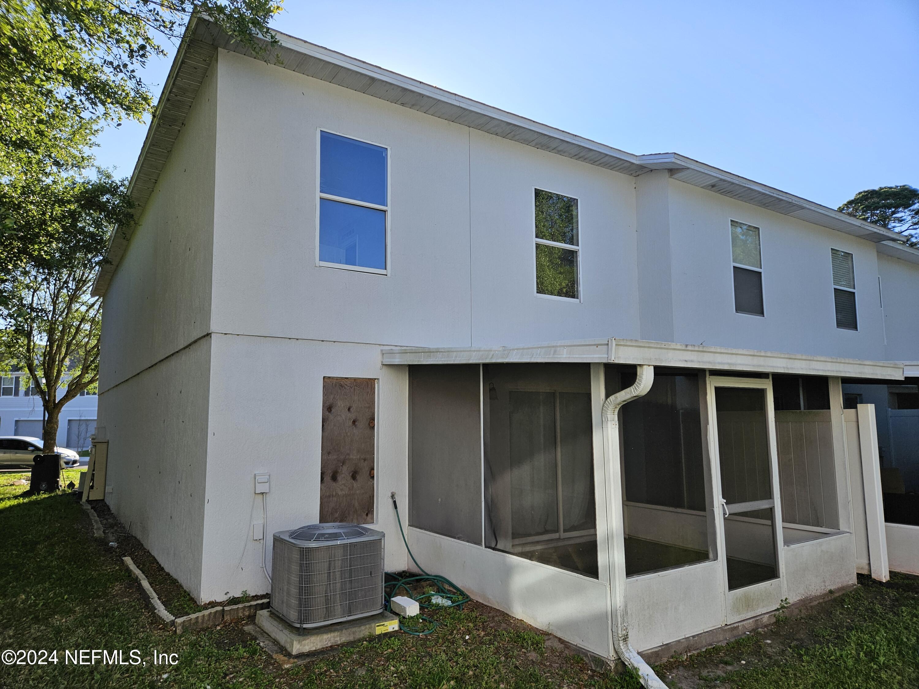 711 Talking Tree Drive Jacksonville, FL 32205 - Photo 3 of 61 a house view with a garden