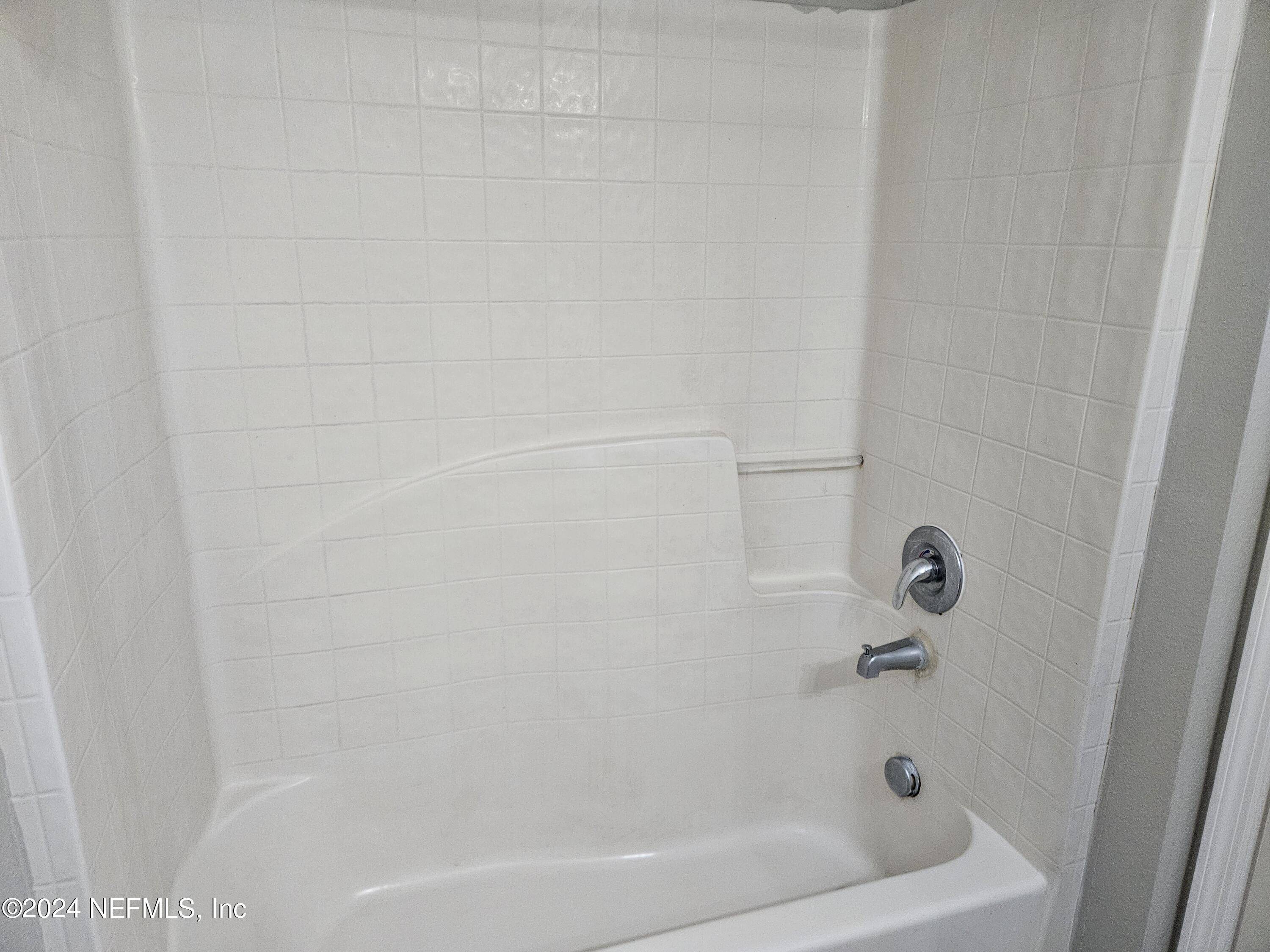 711 Talking Tree Drive Jacksonville, FL 32205 - Photo 47 of 61 a close up of a bathtub