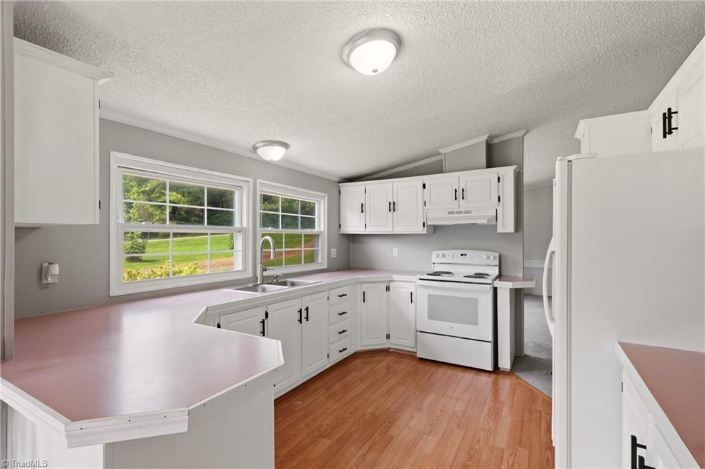 3028 Quaker Church Road Pinnacle, NC 27043 - Photo 18 of 36 Gallery Image 18