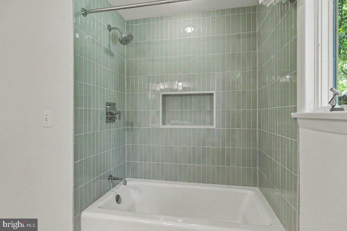 13 High Road New Hope, PA 18938 - Photo 40 of 56 a bath tub sitting next to a shower
