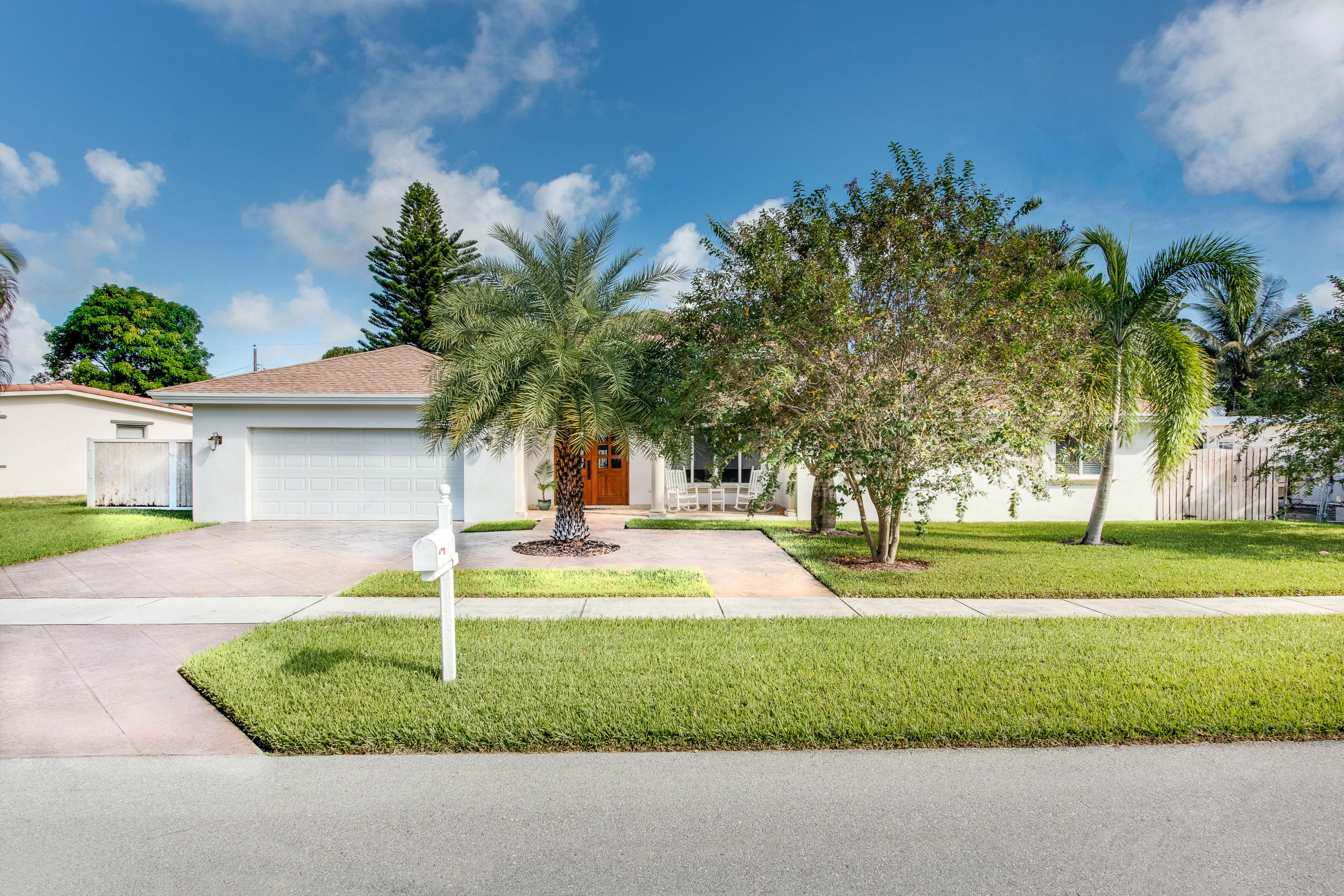 275 Northeast 5th Street Boca Raton, FL 33432 - Photo 4 of 43 front