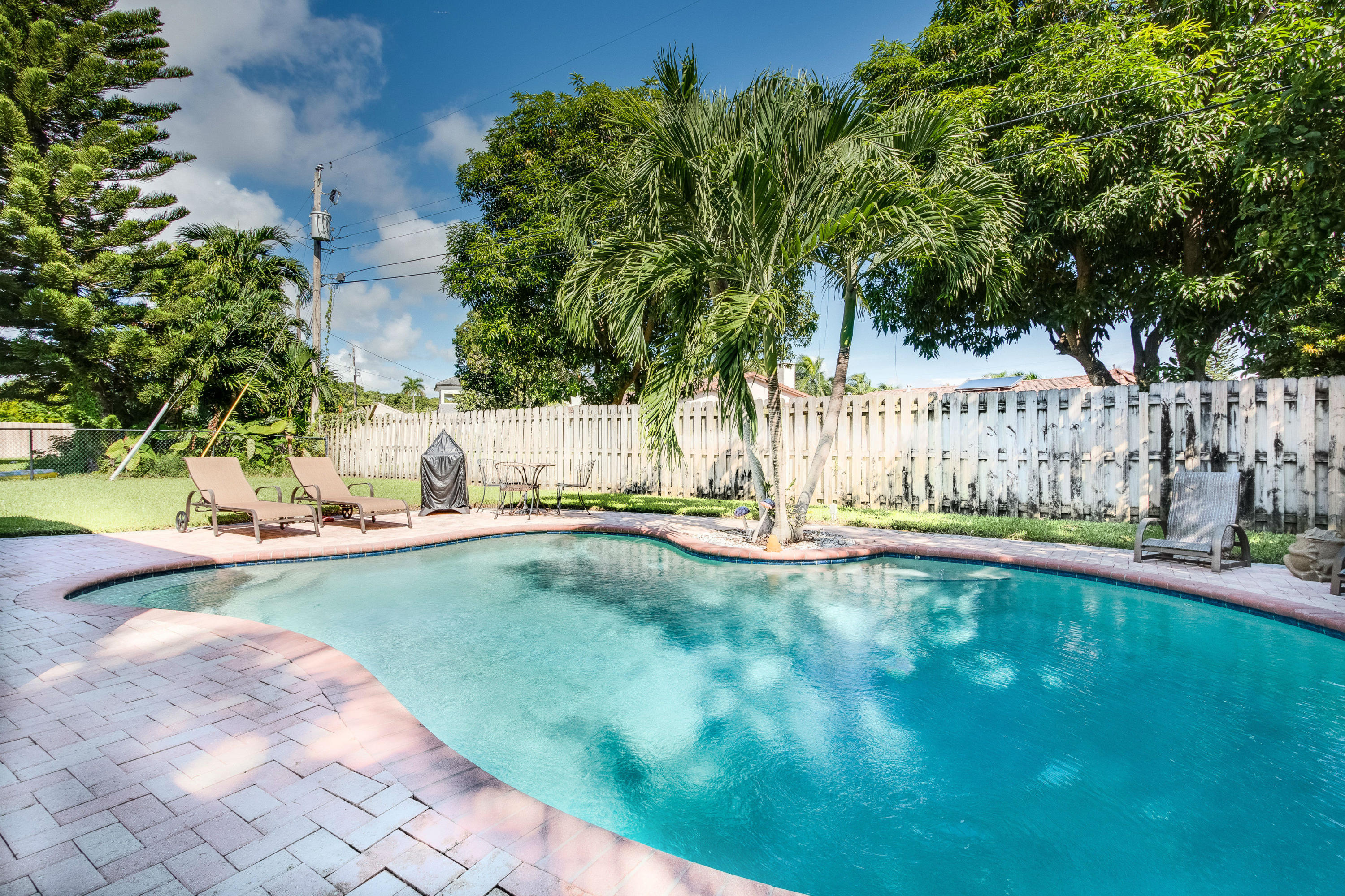 275 Northeast 5th Street Boca Raton, FL 33432 - Photo 8 of 43 pool