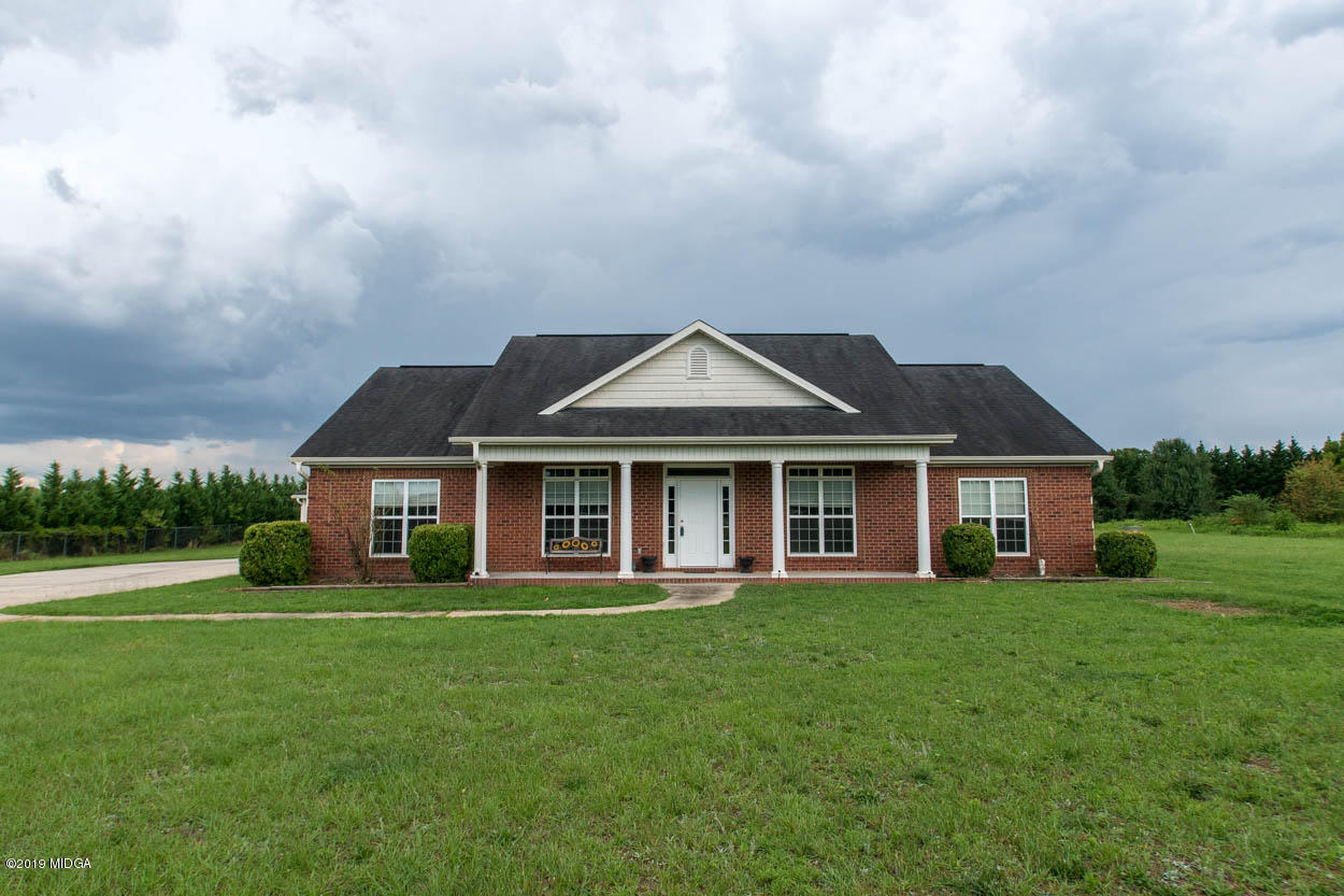 2725 Moseley Road Byron, GA 31008 - Photo 1 of 34 a front view of a house with a yard