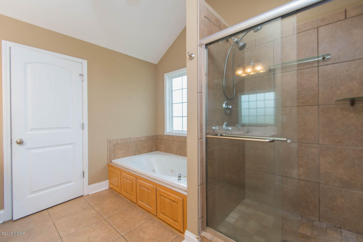 2725 Moseley Road Byron, GA 31008 - Photo 14 of 34 a bathroom with a tub and shower
