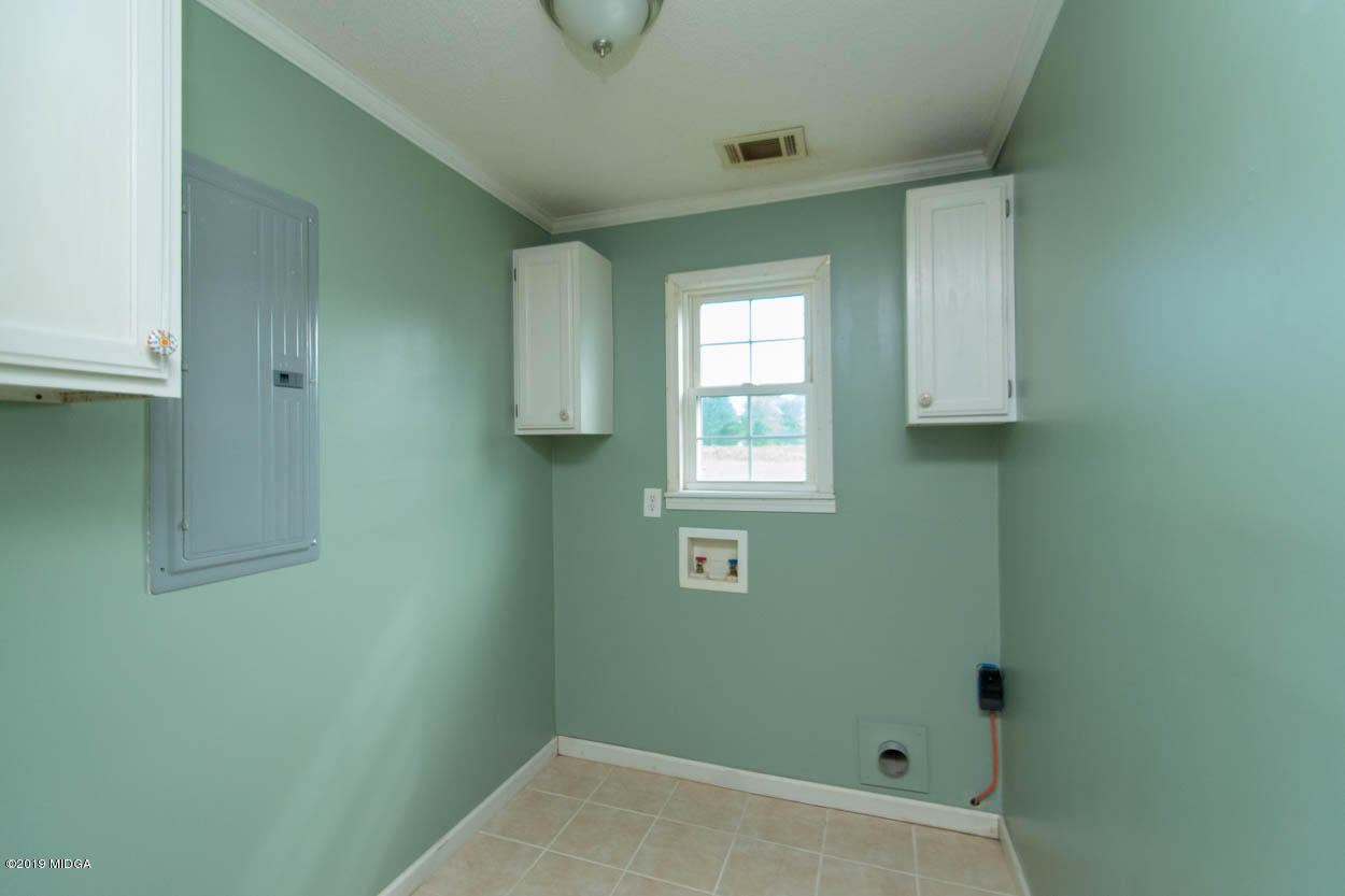 2725 Moseley Road Byron, GA 31008 - Photo 25 of 34 a bathroom with a window and a shower