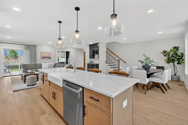 a large kitchen with kitchen island a large island in it