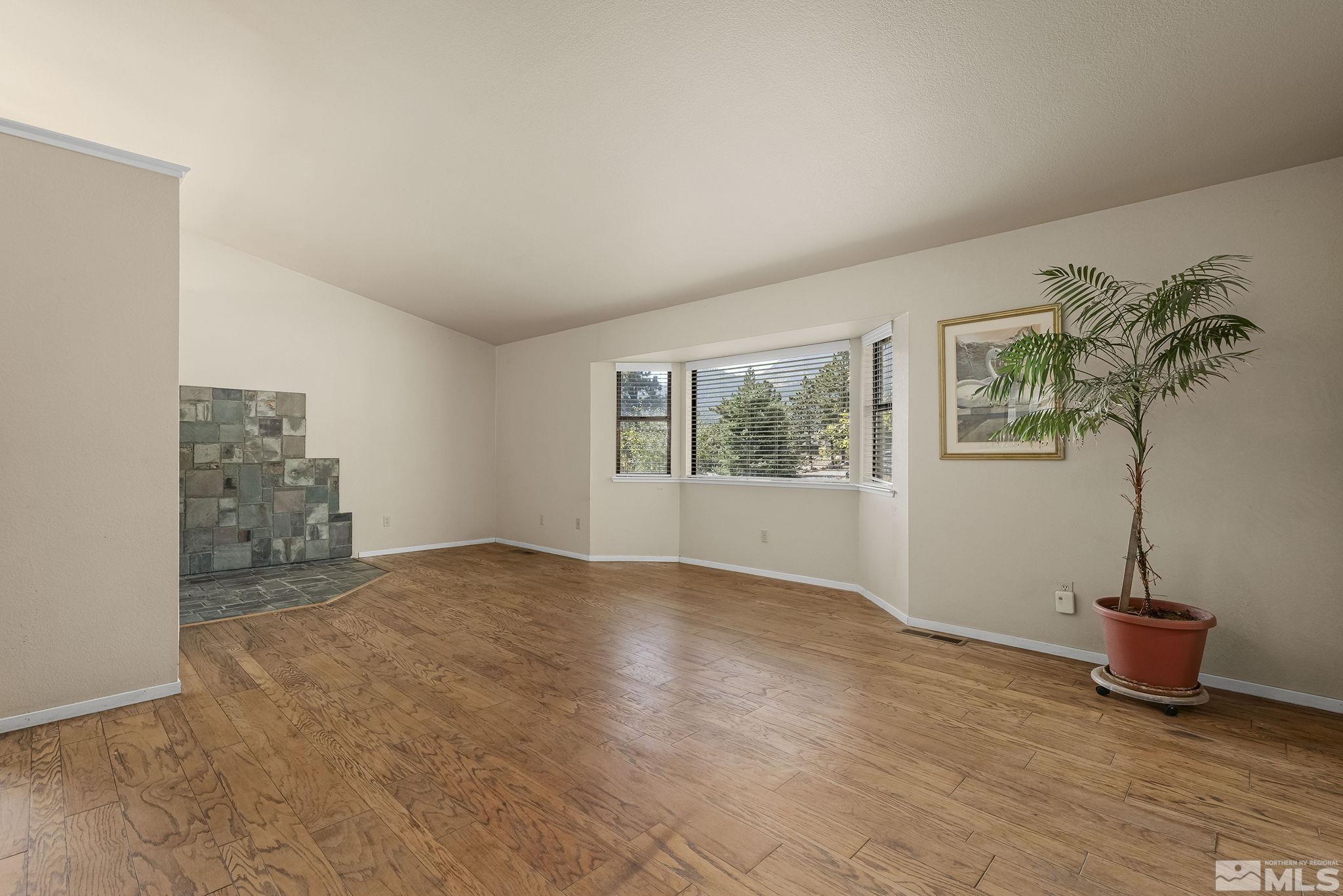 15992 Thompson Lane Reno, NV 89511 - Photo 8 of 27 Photo 8