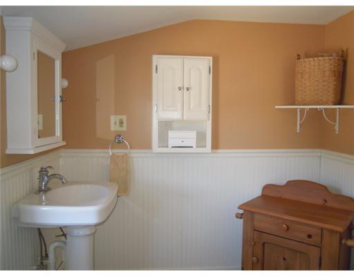 123 River Road Brunswick, ME 04011 - Photo 17 of 24 Bathroom. 1st floor bathroom.