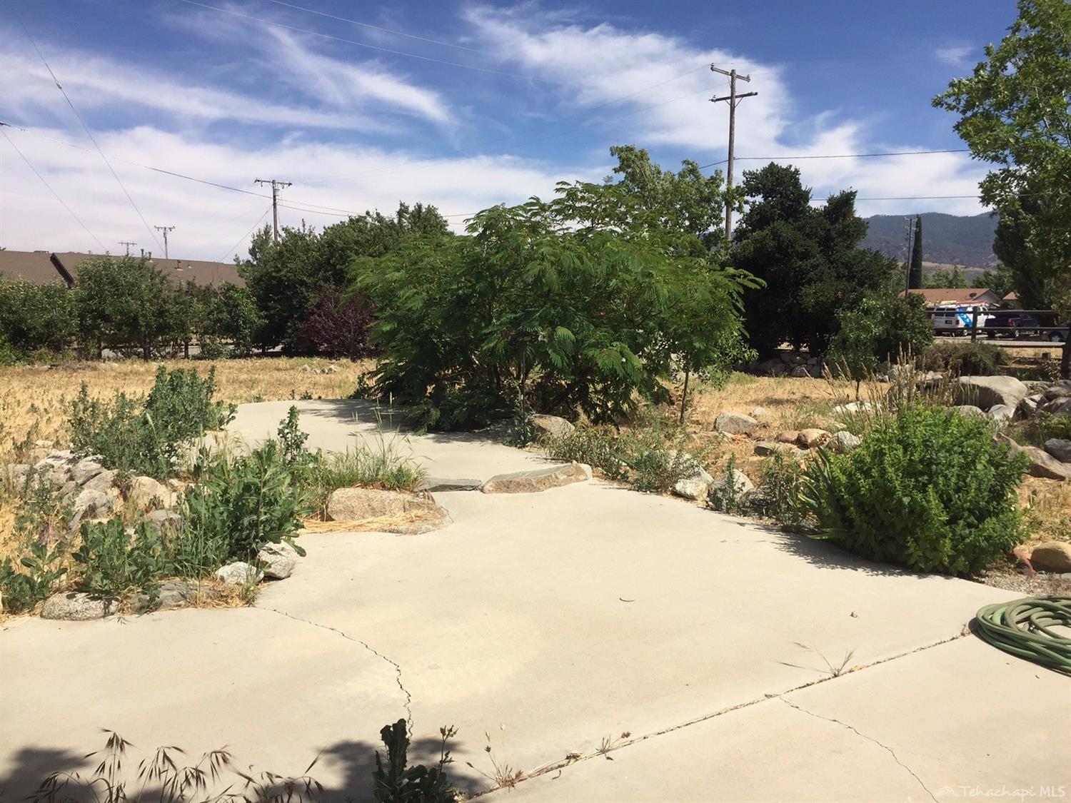 21701 Ripple Lane Tehachapi, CA 93561 - Photo 30 of 33 LARGE SIDE YARD