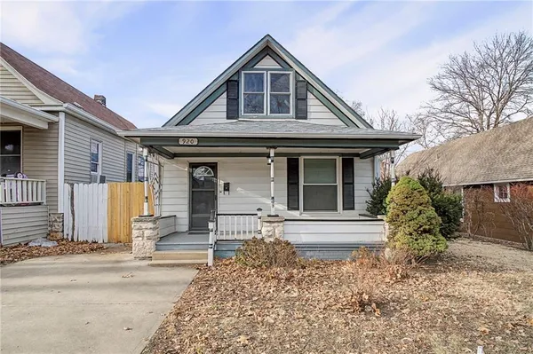 $290,000 | 920 West 42nd Street, Kansas City, MO 64111