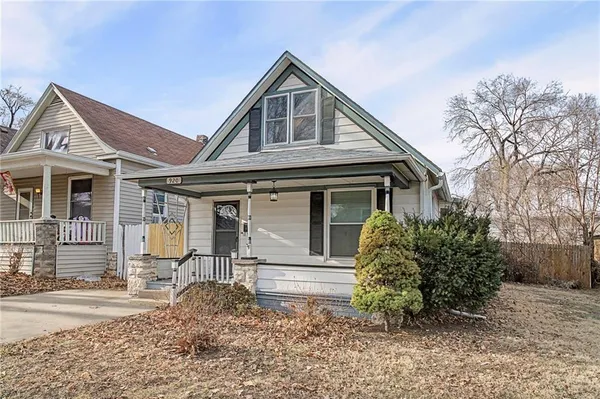 $290,000 | 920 West 42nd Street, Kansas City, MO 64111