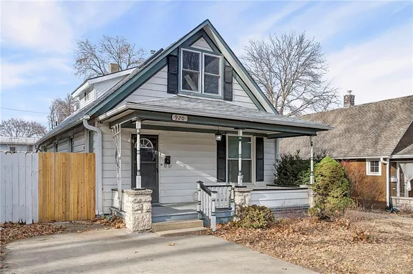 $290,000 | 920 West 42nd Street, Kansas City, MO 64111