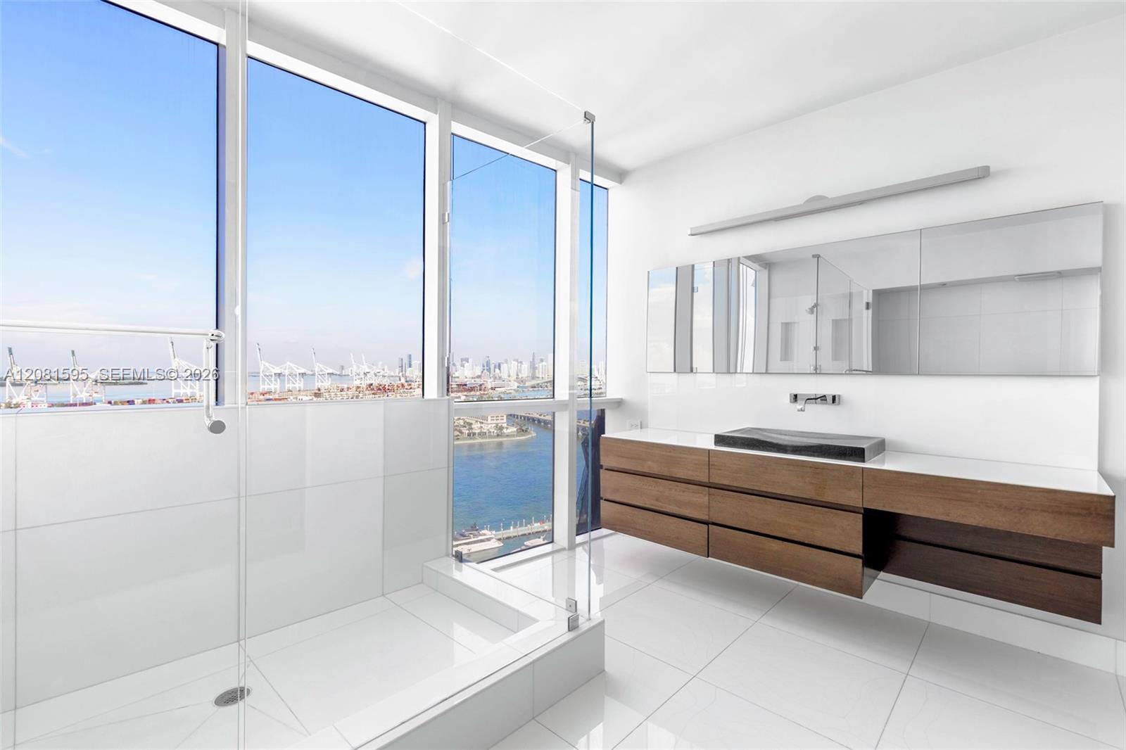 400 Alton Road, Unit 2101 Miami Beach, FL 33139 - Photo 18 of 25 Gallery Image 18
