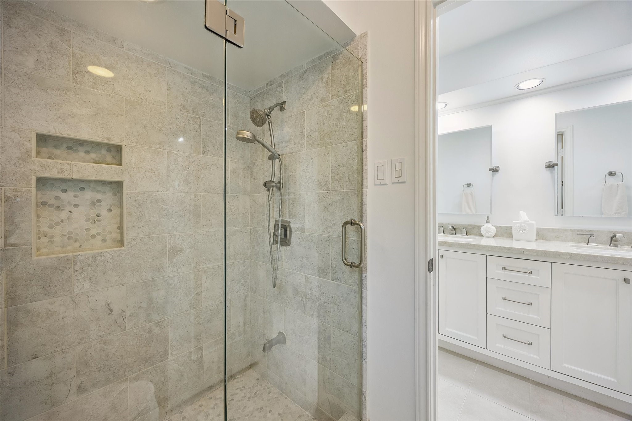 5222 Birdwood Road Houston, TX 77096 - Photo 18 of 27 Gallery Image 18