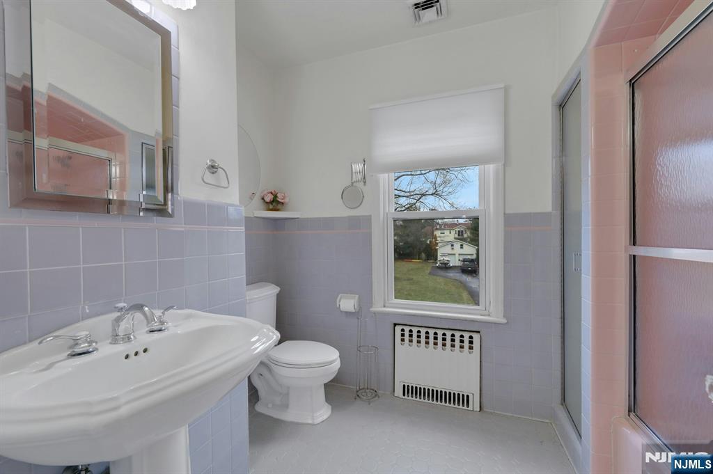 61 Hillside Avenue Cresskill, NJ 07626 - Photo 13 of 19