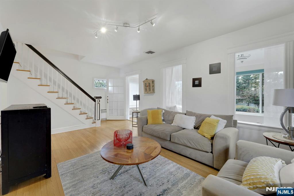 61 Hillside Avenue Cresskill, NJ 07626 - Photo 3 of 19