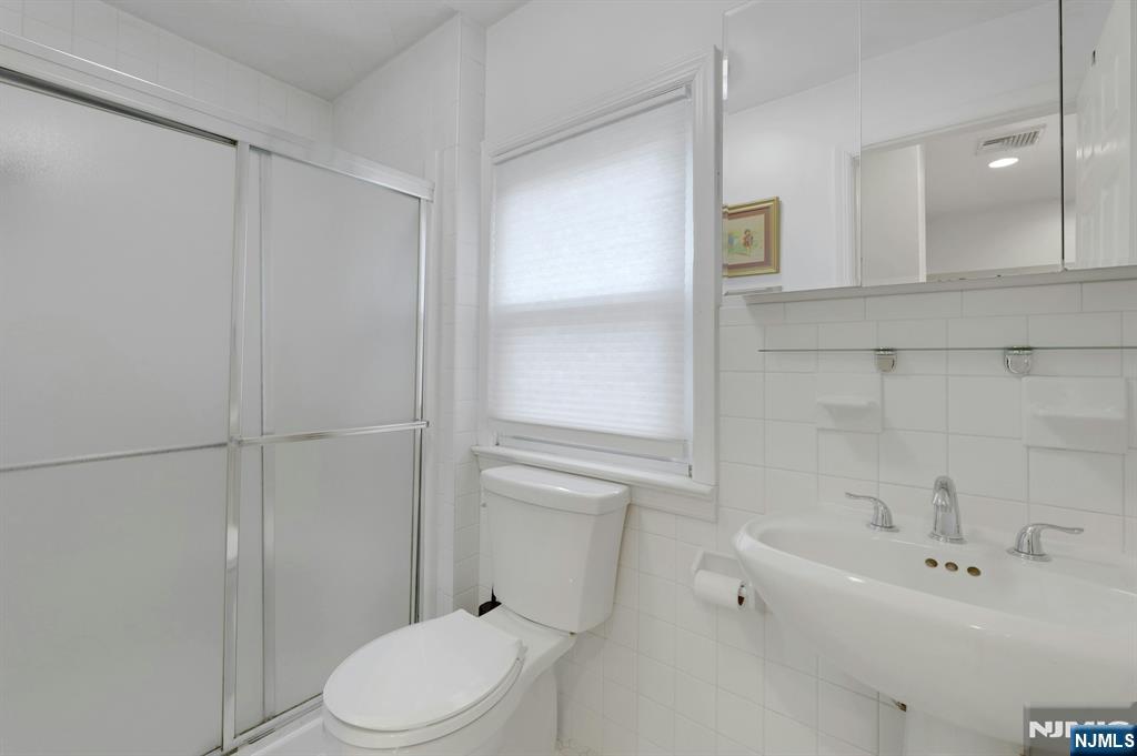 61 Hillside Avenue Cresskill, NJ 07626 - Photo 10 of 19