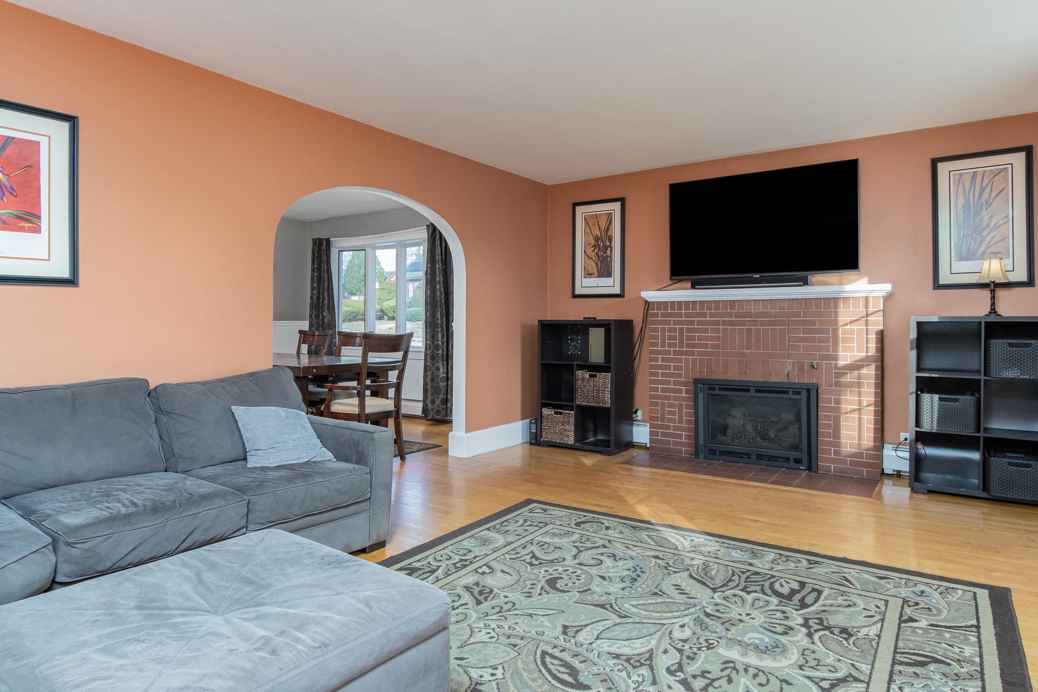 509 Kelley Street Manchester, NH 03102 - Photo 3 of 46