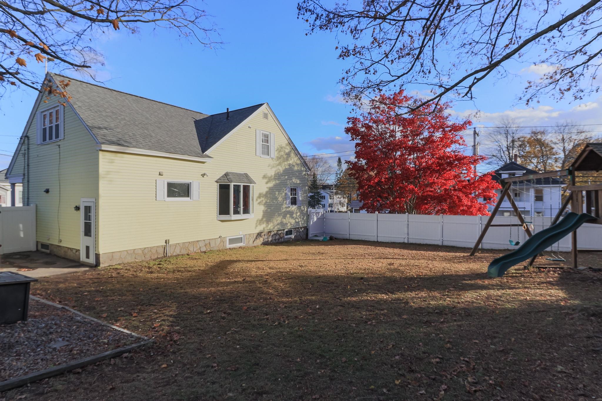 509 Kelley Street Manchester, NH 03102 - Photo 7 of 46