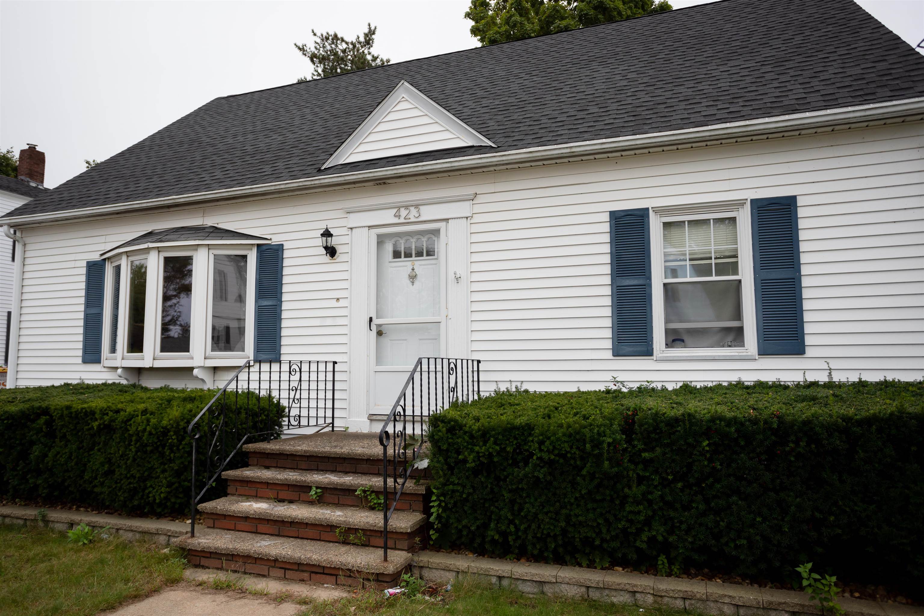 423 Cilley Road Manchester, NH 03103 - Photo 3 of 16