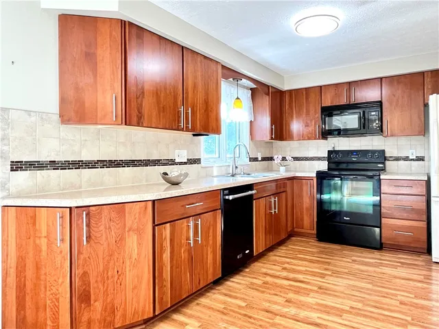 $2,700 | 3 Treetop Drive, Perinton, NY 14450