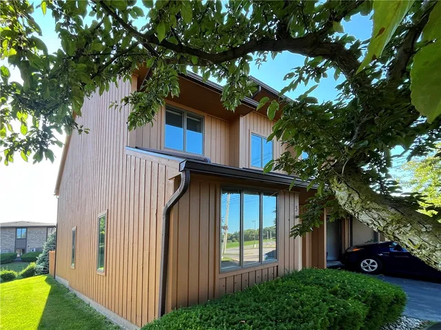 $2,700 | 3 Treetop Drive, Perinton, NY 14450