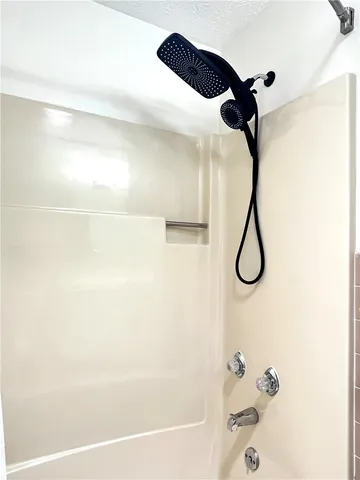 $2,700 | 3 Treetop Drive, Perinton, NY 14450