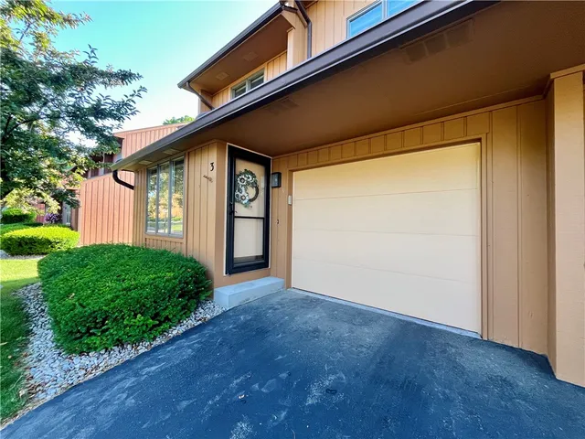 $2,700 | 3 Treetop Drive, Perinton, NY 14450