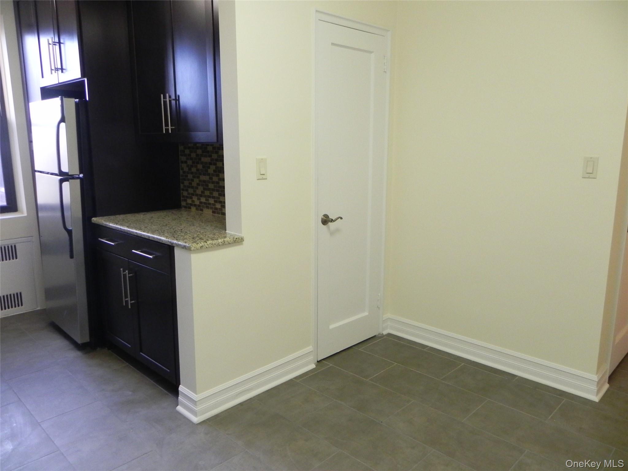 160 South Middle Neck Road, Unit 1N Great Neck, NY 11021 - Photo 11 of 15 Eat-in area with additional closet