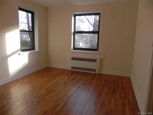 $2,350 | 160 South Middle Neck Road, Unit 1N, Great Neck, NY 11021