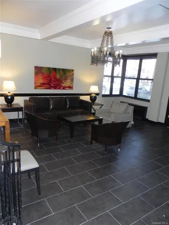 $2,350 | 160 South Middle Neck Road, Unit 1N, Great Neck, NY 11021