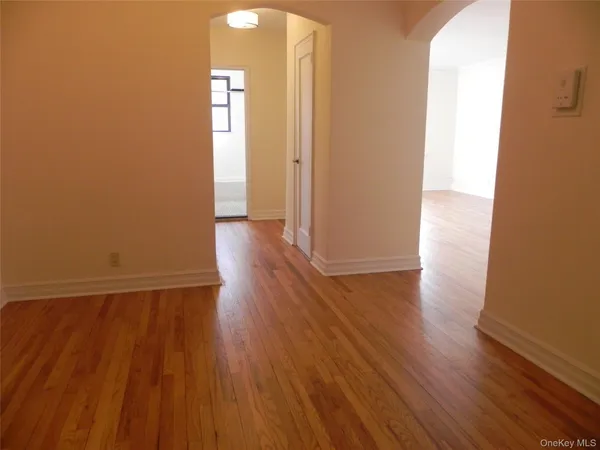 $2,350 | 160 South Middle Neck Road, Unit 1N, Great Neck, NY 11021