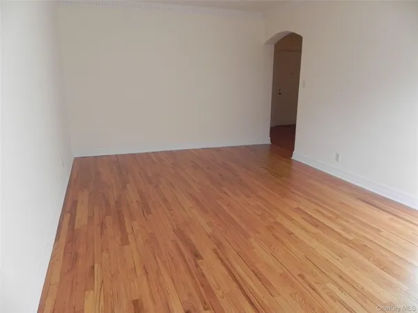 $2,350 | 160 South Middle Neck Road, Unit 1N, Great Neck, NY 11021