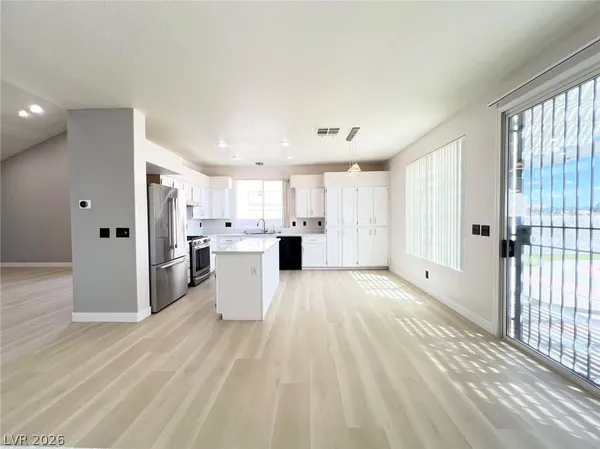 $2,850 | 8061 Petunia Flower Way, Las Vegas, NV 89147