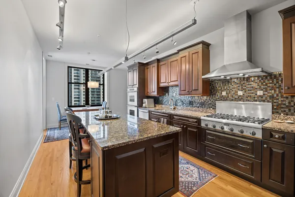 $950,000 | 30 West Erie Street, Unit 1002, Chicago, IL 60654