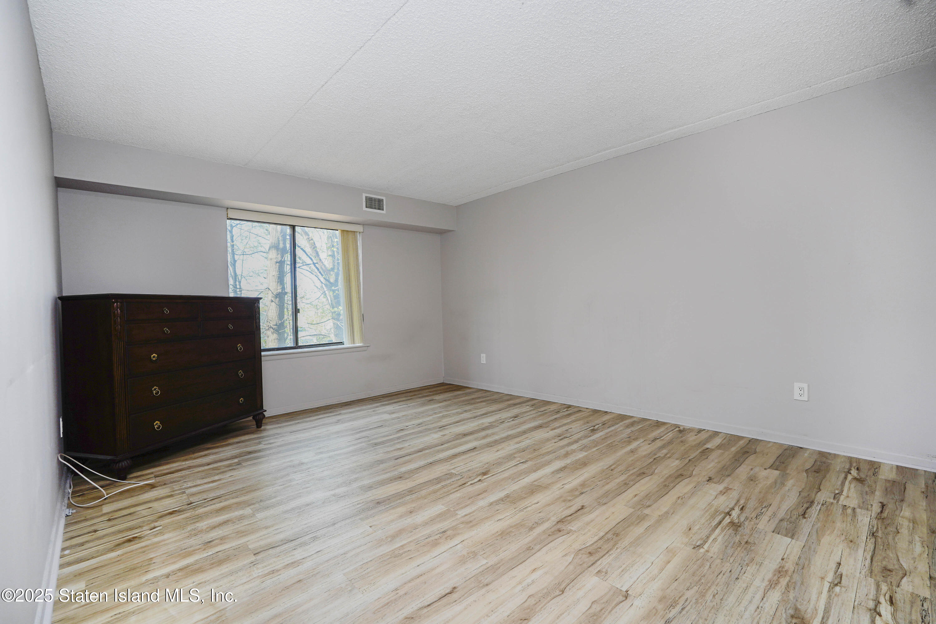 3465 Amboy Road, Unit 3D Staten Island, NY 10306 - Photo 23 of 32 Photo Apr 24 2025, 8 25 00 PM