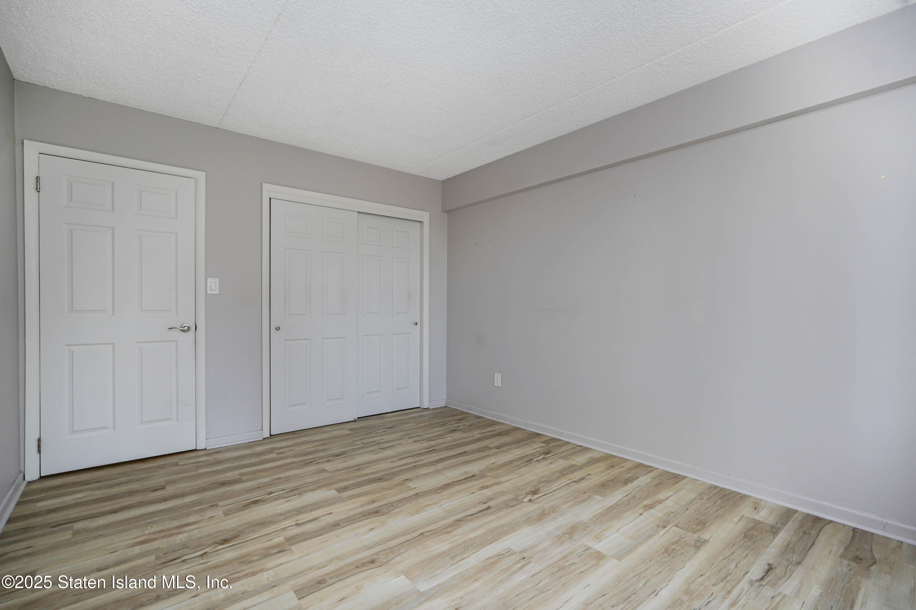 3465 Amboy Road, Unit 3D Staten Island, NY 10306 - Photo 29 of 32 Photo Apr 24 2025, 8 24 28 PM