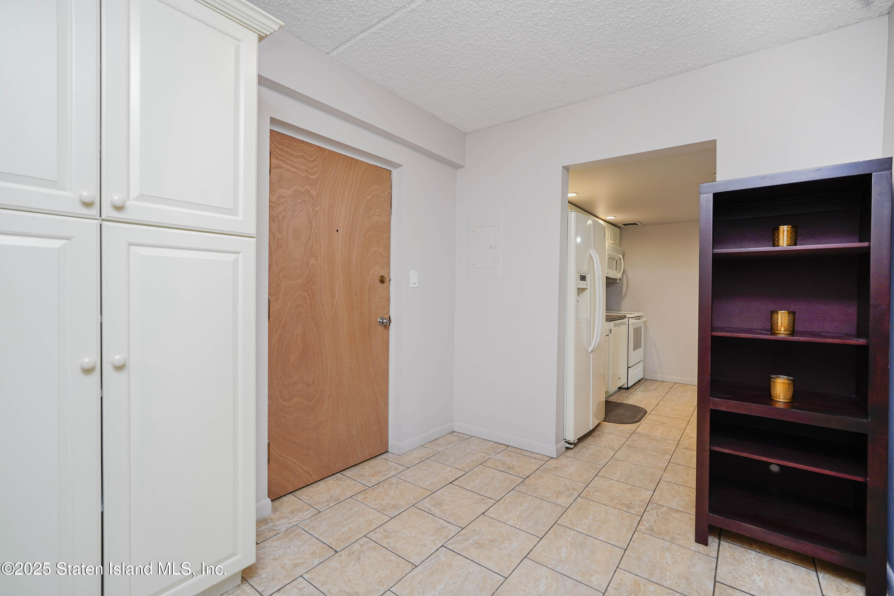 3465 Amboy Road, Unit 3D Staten Island, NY 10306 - Photo 6 of 32 Photo Apr 24 2025, 8 27 39 PM