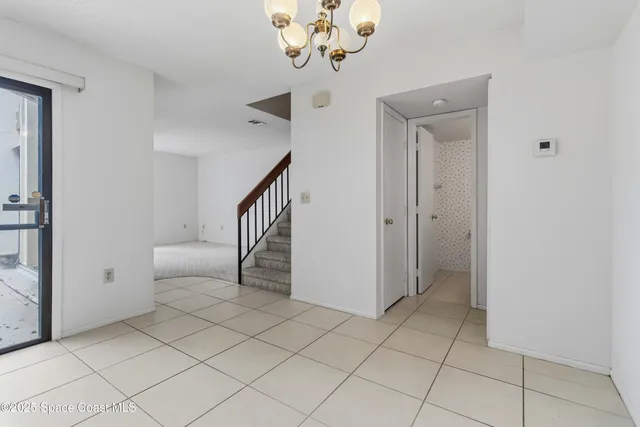 a view of entryway with furniture