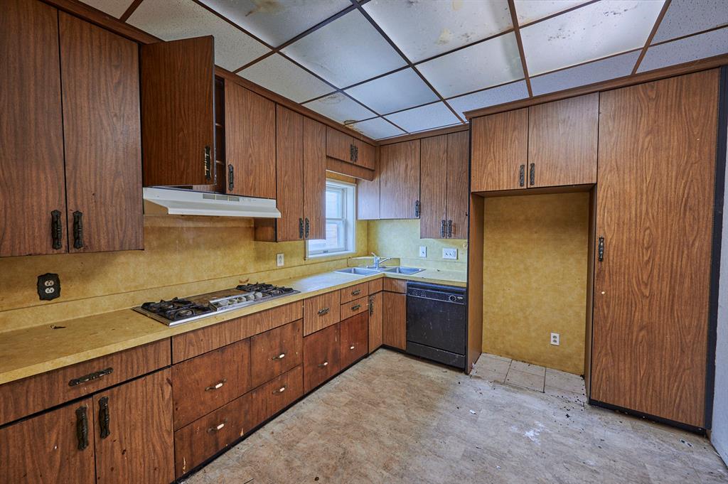 2044 Brownsville Road Pittsburgh, PA 15210 - Photo 14 of 33