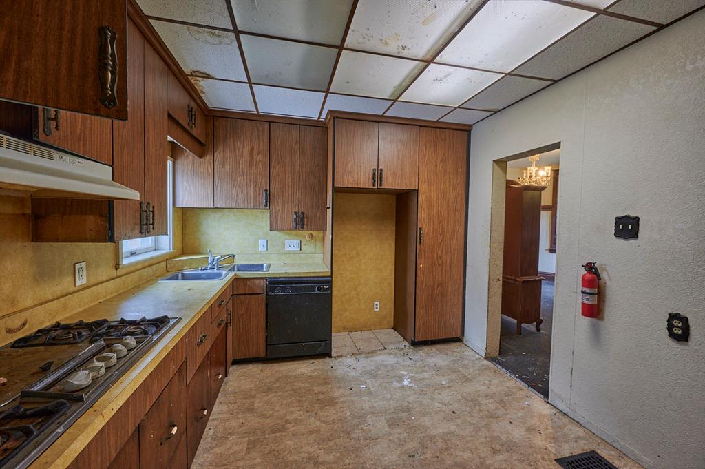 2044 Brownsville Road Pittsburgh, PA 15210 - Photo 15 of 33