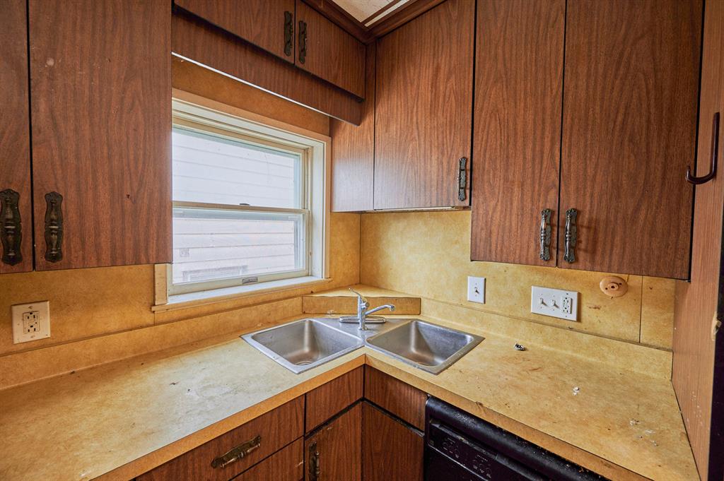 2044 Brownsville Road Pittsburgh, PA 15210 - Photo 16 of 33