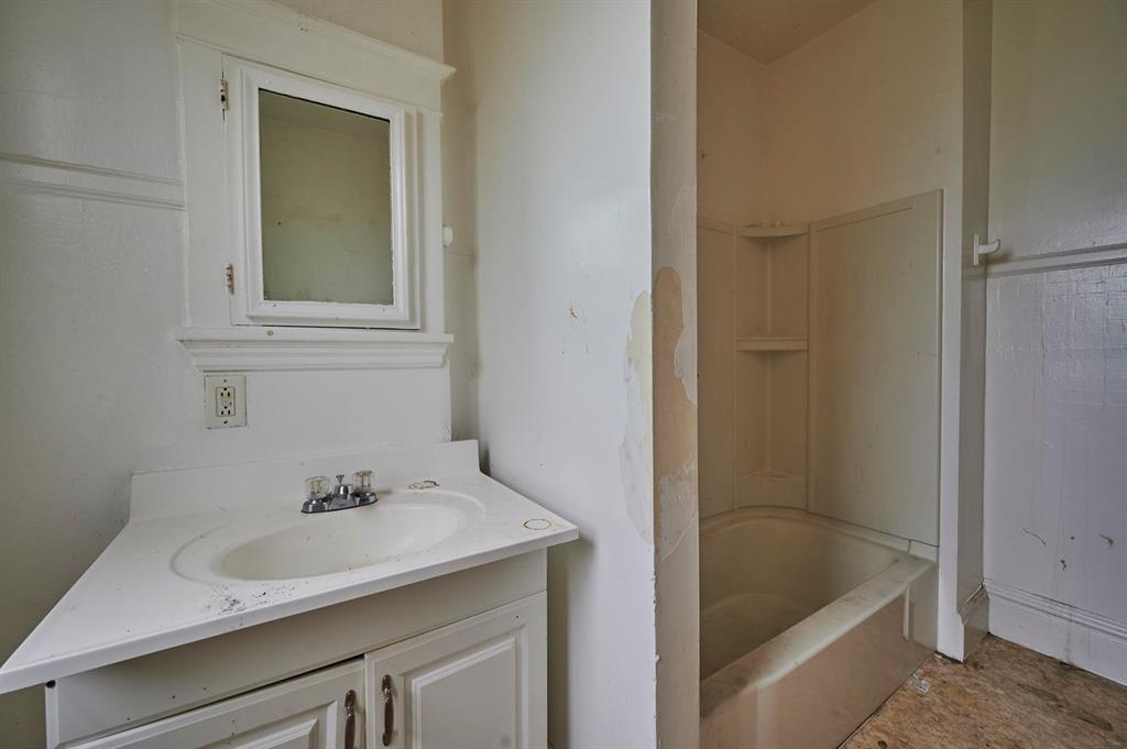 2044 Brownsville Road Pittsburgh, PA 15210 - Photo 19 of 33