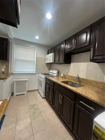 $2,600 | 7205 Little Neck Parkway, Unit 113B | Glen Oaks