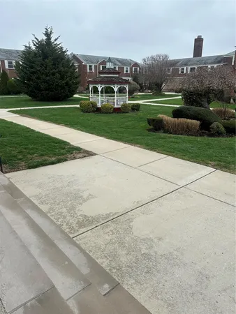 $2,600 | 7205 Little Neck Parkway, Unit 113B | Glen Oaks