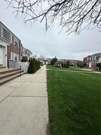 $2,600 | 7205 Little Neck Parkway, Unit 113B | Glen Oaks