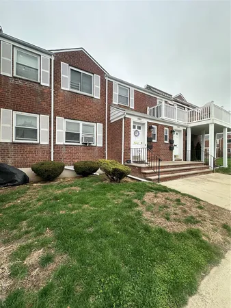 $2,600 | 7205 Little Neck Parkway, Unit 113B | Glen Oaks