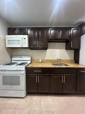 $2,600 | 7205 Little Neck Parkway, Unit 113B | Glen Oaks
