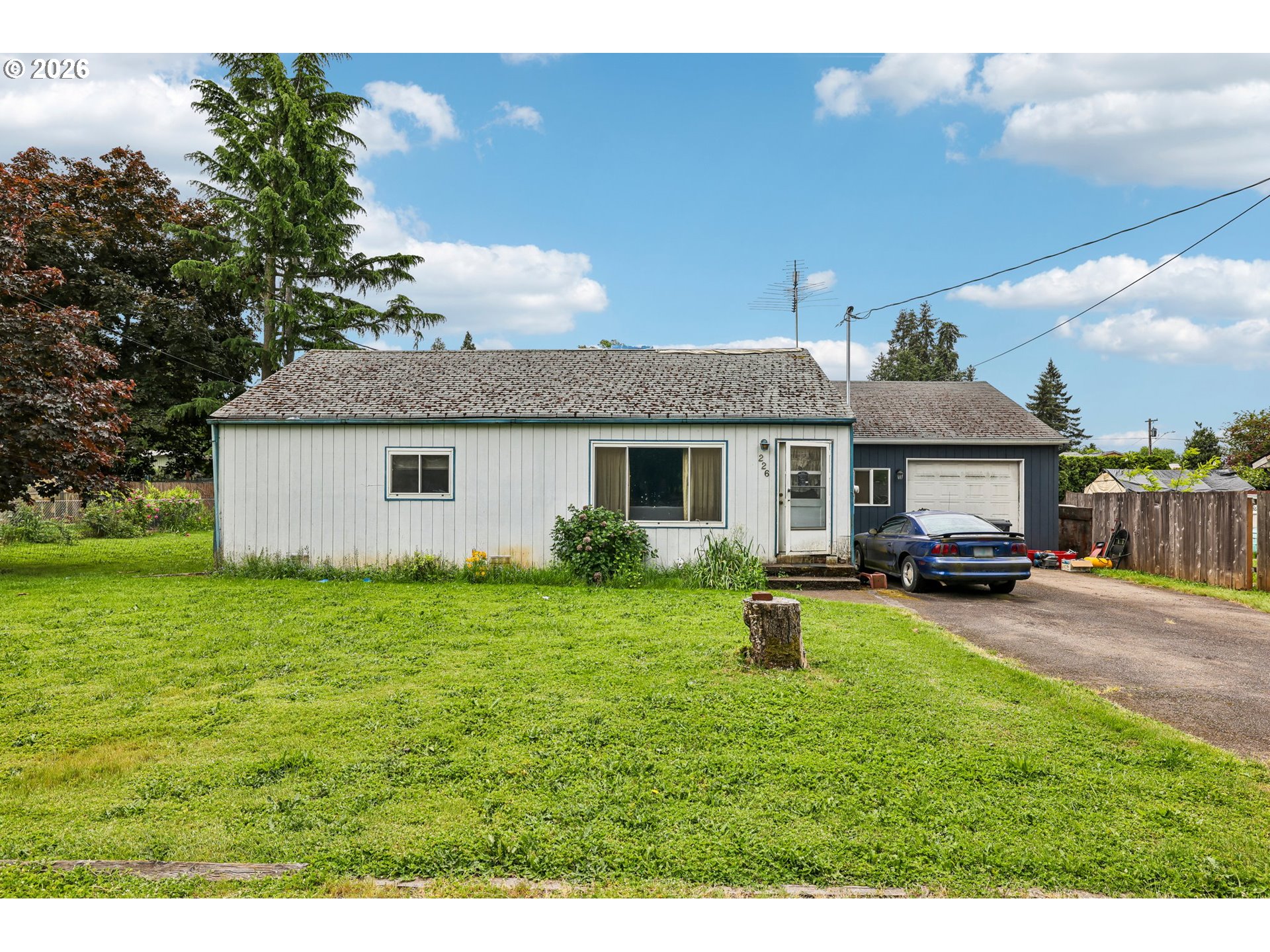 226 Mize Road Southeast Salem, OR 97302 - Photo 2 of 27 a backyard of a house with table and chairs